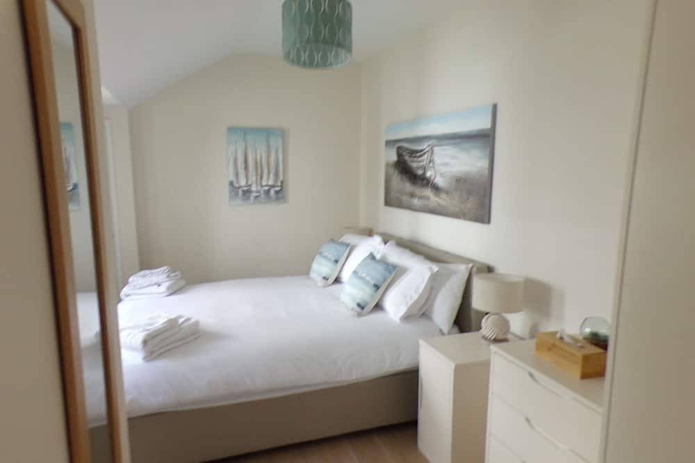 Entire apartment, Luxury Ground Floor Apartment opposite the Beach in Barton on Sea, Hampshire