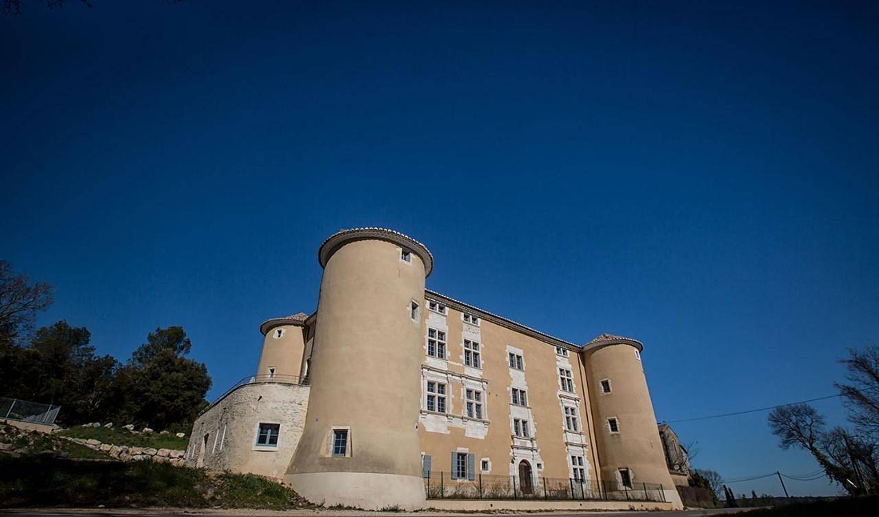 Appartement entier, Two-Bedroom Apartment in Lussan, Région de Nîmes