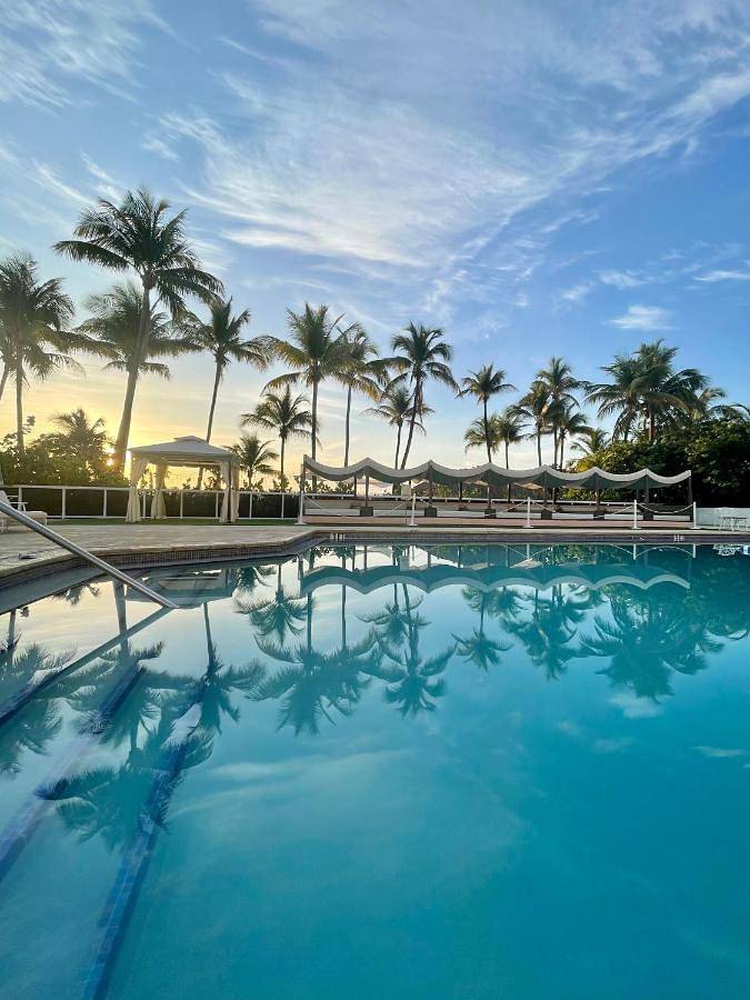 Hotel para 6 personas, con vistas además de piscina y balcón - 1