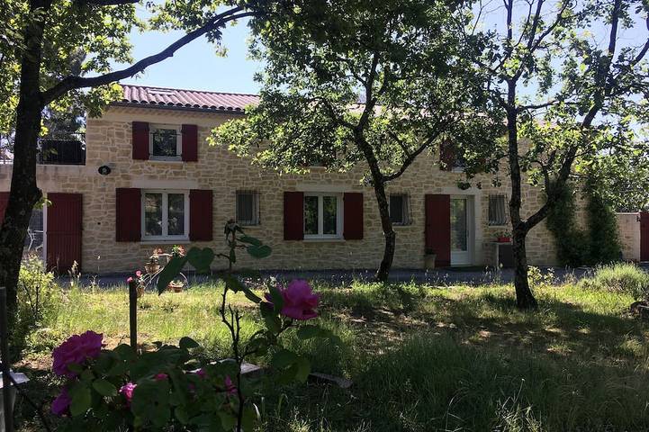Appartement de vacances pour 8 personnes, avec jardin ainsi que terrasse et piscine