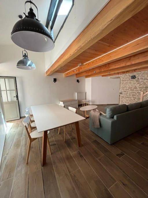 Appartement entier, Three-Bedroom Apartment in Cluny, Région de Mâcon