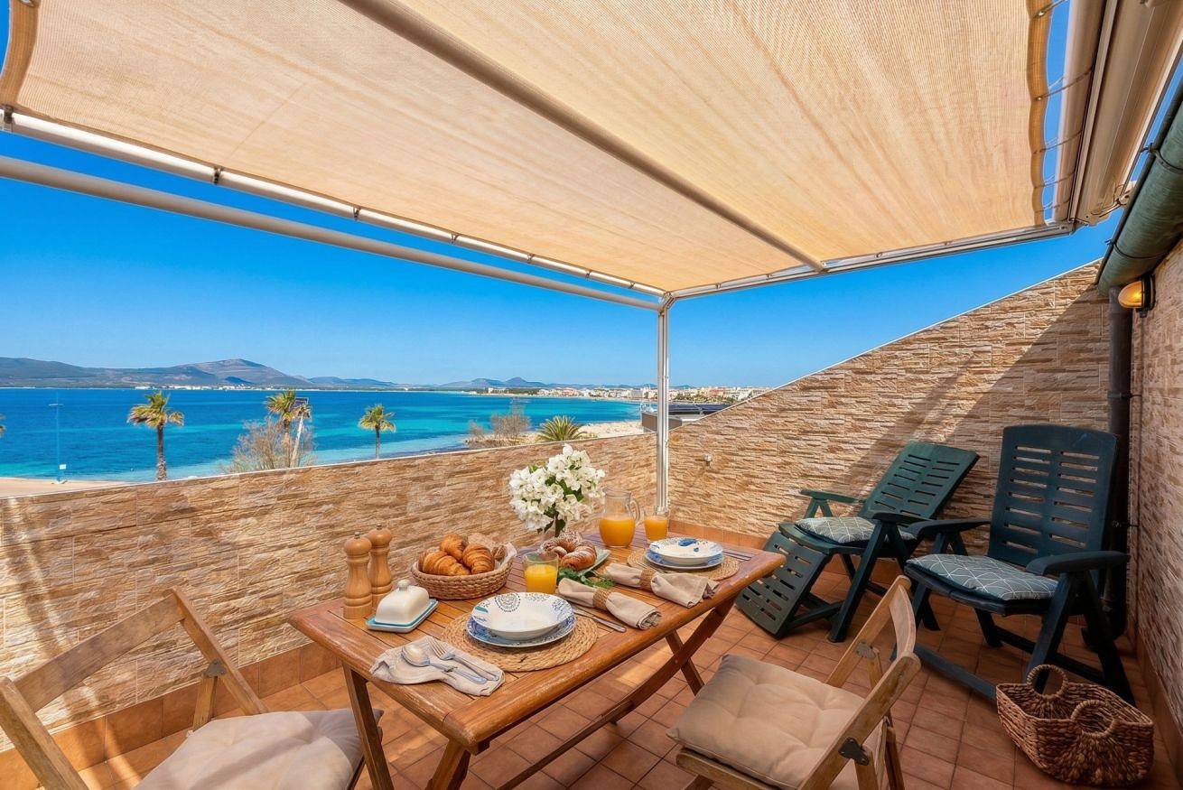Appartamento intero, Romantic Sea Loft con terrazza fronte mare e posto auto in Pivarada, Alghero