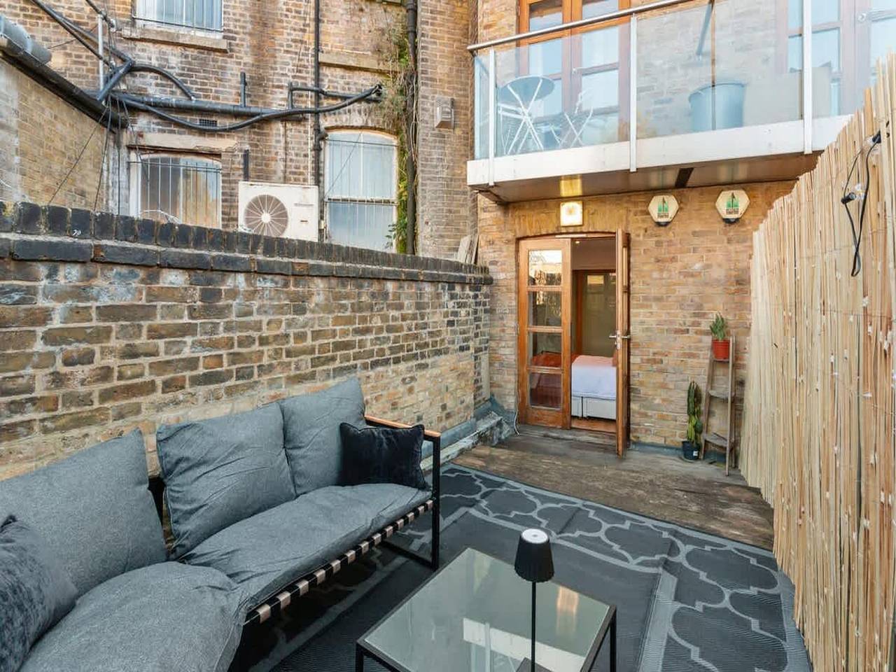 Entire holiday apartment, Modern Fulham 1-Bedroom Apartment in Hammersmith and Fulham, London