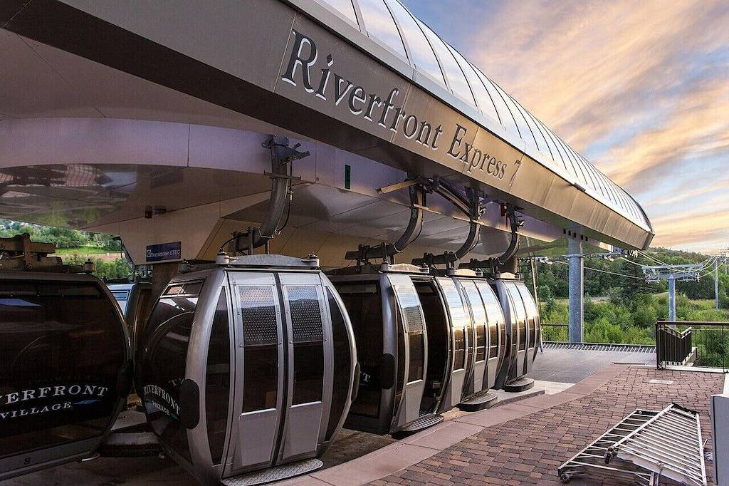 Ganze Wohnung, Pop Art Villa Riverfront | Double Queen Room in Avon, Beaver Creek