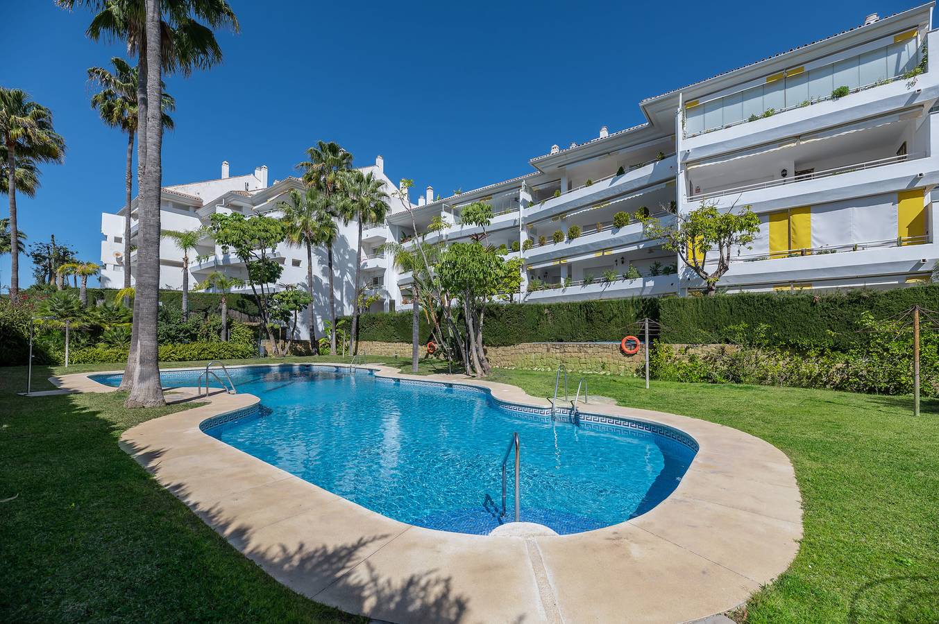 Entire apartment, Stunning Duplex by the Golf & Terrace by the beach in San Pedro Alcantara, Marbella