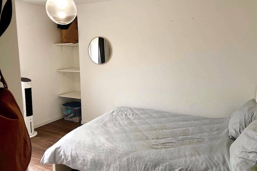 Apartamento entero, Large T2 near Poitiers train station, 12-minute drive from Futuroscope in Buxerolles, Vienne