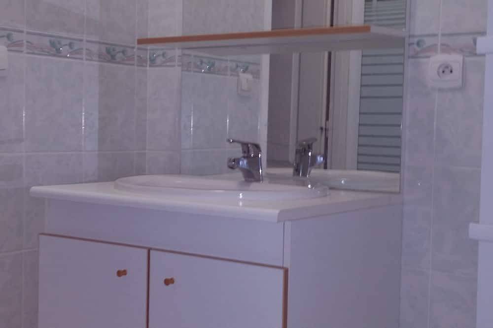 Entire apartment, Quiet apartment near Chartres city center in Lèves, Chartres region