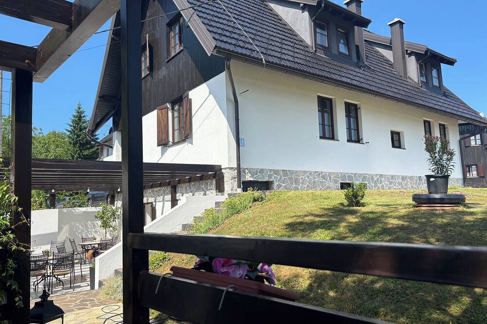 Ganze Wohnung, Dvosobni suite u potkrovlju - Room 6 - Plitvice Falls Cottage in Smoljanac, Plitvicer Seen