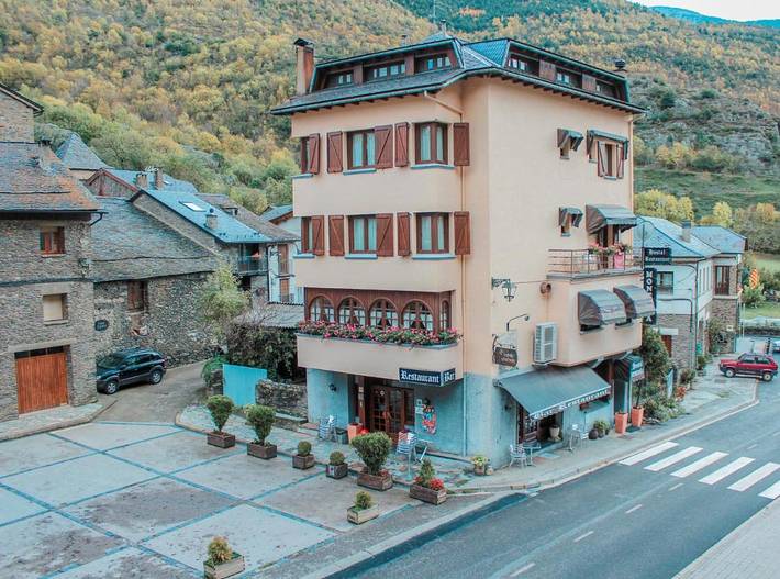 Hôtel pour 3 personnes, avec terrasse à Alins - 3