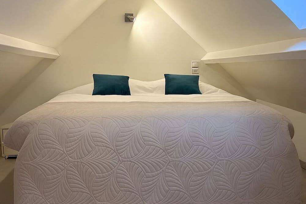Appartement entier, Le Cocon Bleu, studio duplex cosy et lumineux in Précy-sur-Oise, Oise