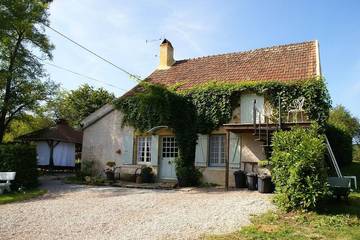 Gîte pour 6 personnes, avec jardin à Vitry-Laché