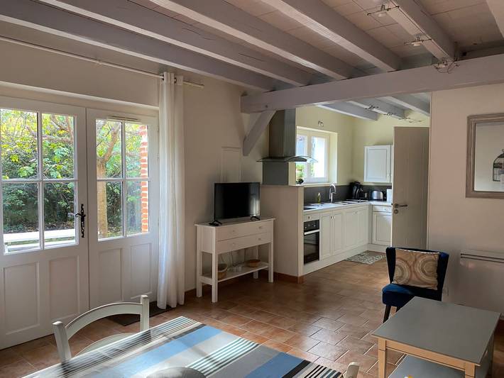 Gîte pour 2 personnes, avec jardin et jacuzzi ainsi que terrasse et piscine, animaux acceptés