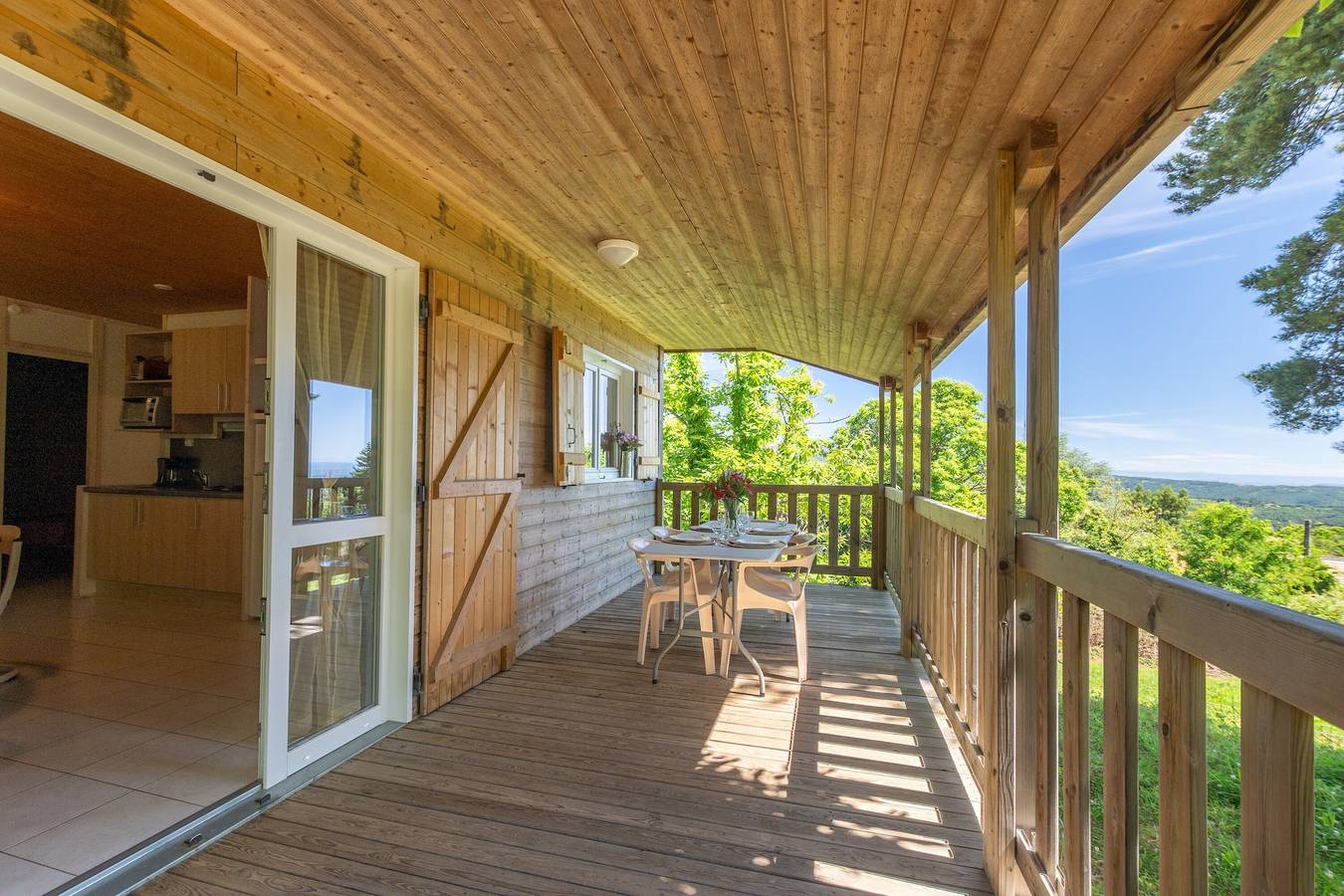 Le chalet du mas lachamp avec terrasse, jardin et climatisation in Gravières, Parc naturel régional des Monts d'Ardèche