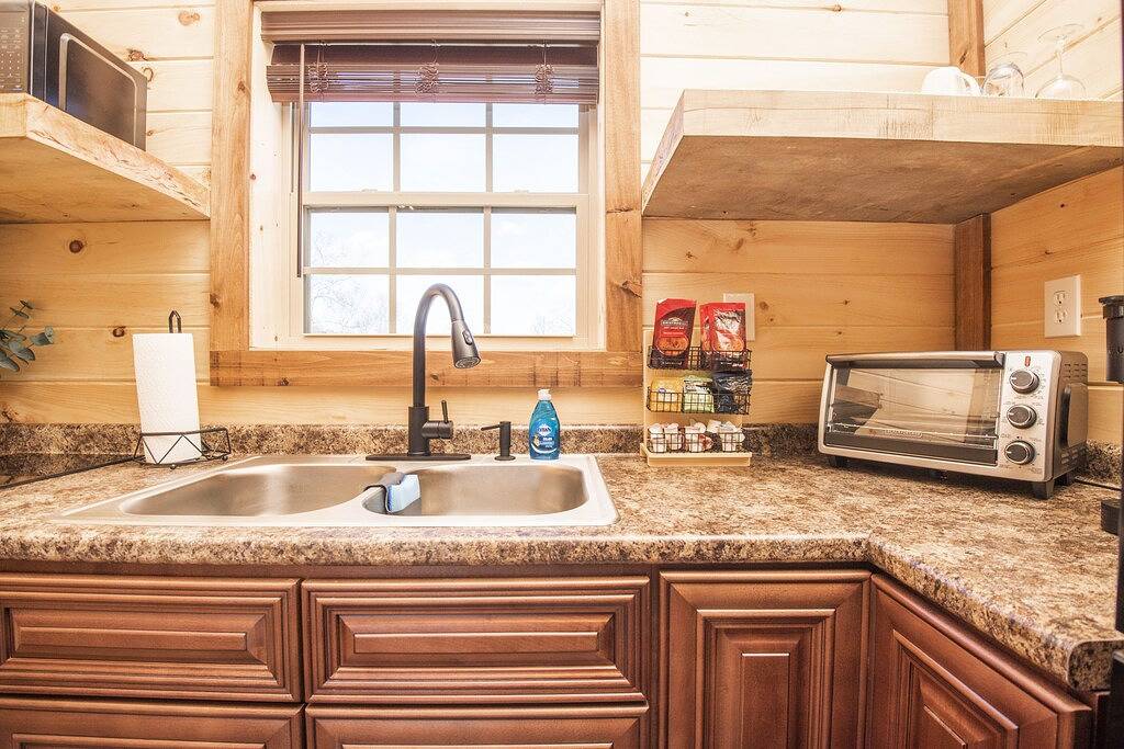 ⛰Romantic Tiny Home - Wi-Fi & Hot Tub & Fire Pit in Douglas Lake