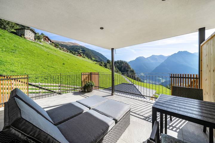 Entire apartment, Apartment 'Sunnseitn Lodge Alps' with Mountain View, Private Terrace and Wi-Fi in Stuls, Moos in Passeier