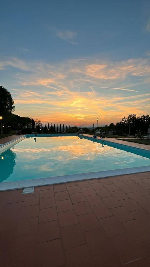 Villa per 34 persone, con giardino e piscina nonché terrazza, con animali domestici a Montespertoli