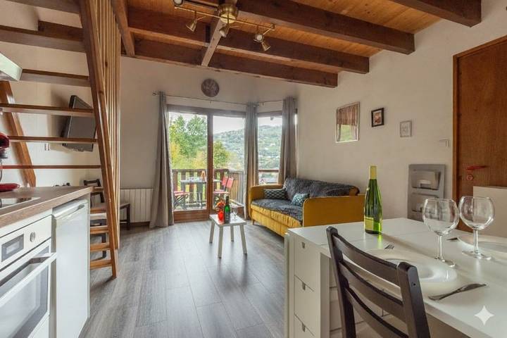 Gîte pour 4 personnes, avec terrasse dans Lac des Corbeaux - 2