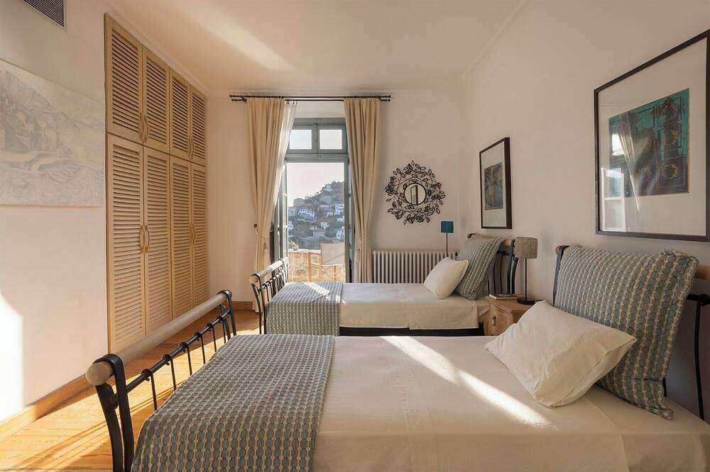 Calthea - Six Bedroom Villa, Sleeps 13 in Hydra