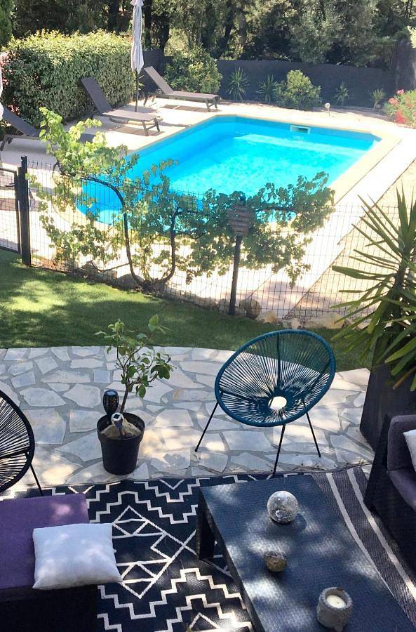 Location de vacances pour 6 personnes, avec jardin ainsi que vue et piscine à Lançon-Provence - 3