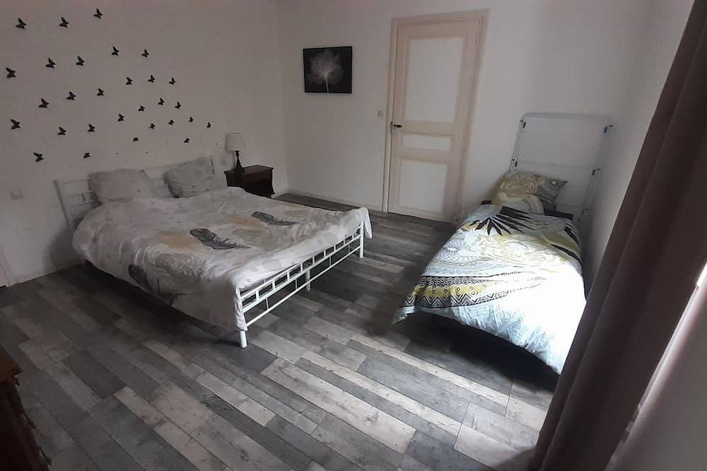 Apartamento entero, Apparently located in lacaune les bains. Serves 5. in Lacaune, Región de Lacaune