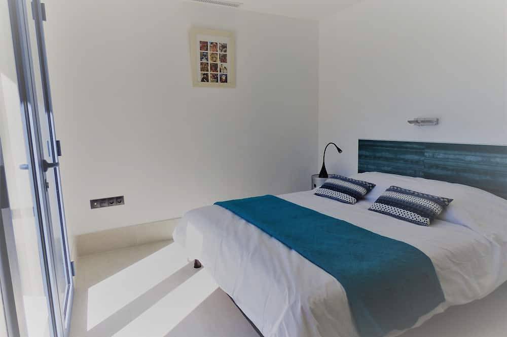 California air-conditioned villa and heated pool in Vence, Cannes region