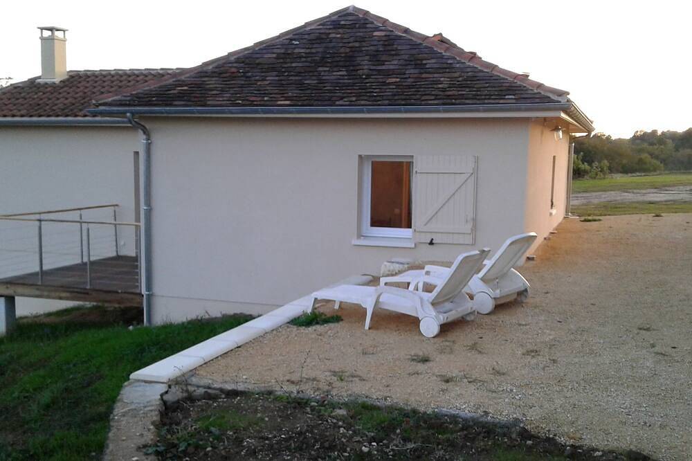 Detached house with access to private fishing pond in Maurens, Périgord Pourpre