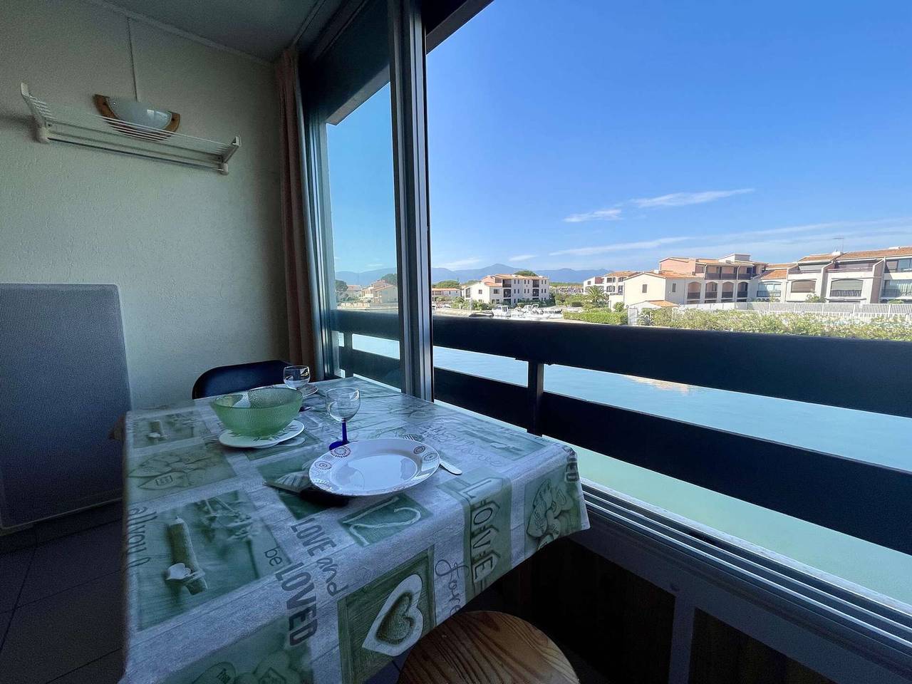 Entire apartment, Studio with Pool, A/C, Parking near the Beach in St Cyprien in Saint-Cyprien, Côte d'Améthyste