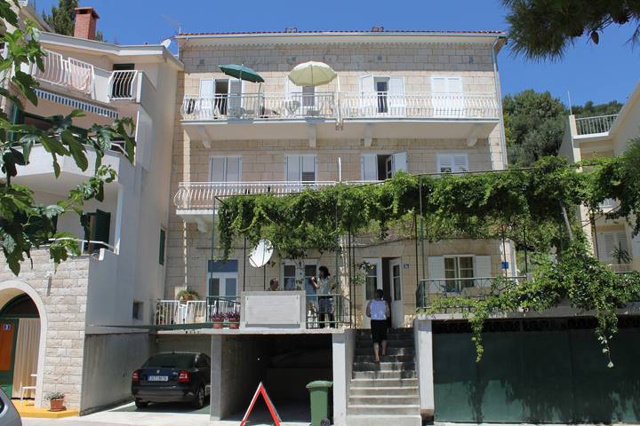 Ganze Wohnung, 1-Zimmer-Ferienwohnung am Strand Podgora, Makarska -b in Podgora, Makarska Riviera