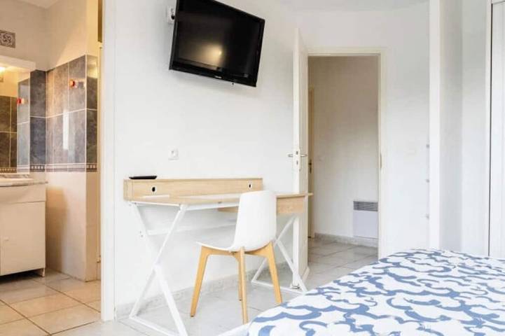 Location de vacances pour 6 personnes, avec piscine ainsi que jardin et terrasse, animaux acceptés à Ginestas - 3