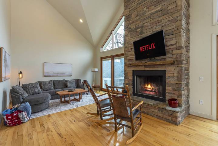 Vacation home for 12 people, with balcony and yard in North Carolina