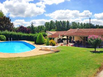 Maison de vacances pour 6 personnes, avec terrasse ainsi que vue et jardin en Charente