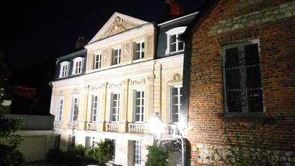 Gîte pour 12 personnes, avec terrasse ainsi que jacuzzi et jardin à Caudebec-en-Caux