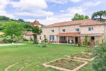 Chambre d’hôte pour 4 personnes, avec jardin ainsi que vue et piscine à Saint-Jean-de-Thurac
