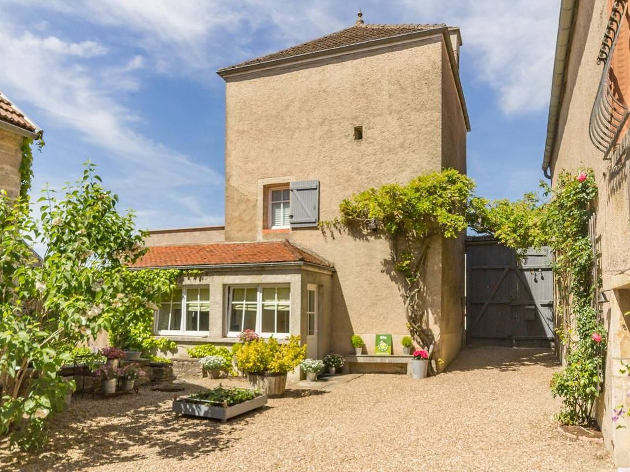 Séjournez dans une tour médiévale rénovée près de Gevrey-Chambertin in Chambœuf, Région de Dijon