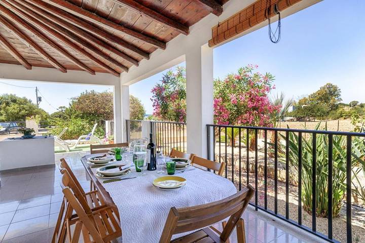 Location de vacances pour 5 personnes, avec vue et jardin, adapté aux familles à Sampieri - 2