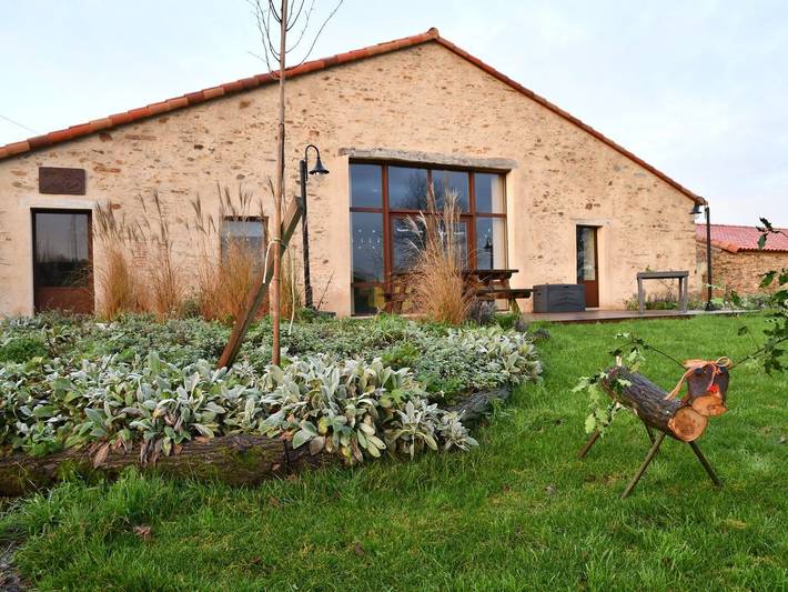 Gîte pour 14 personnes, avec Terrasse ainsi que Jardin et Piscine à Cheffois
