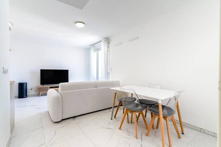 Apartamento entero, Le Doux Séjour Azuréen - Welkeys in Saint-Laurent-du-Var, Costa mediterránea (Francia)