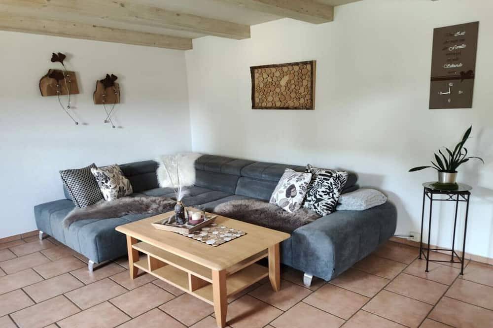 Ganze Wohnung, Ansprechende Wohnung in Bayern in Schöllnach, Ostbayern