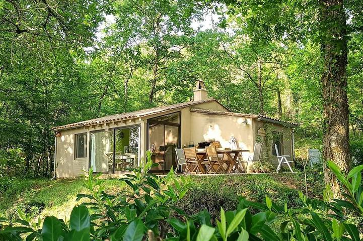 Gîte pour 6 personnes, avec Terrasse ainsi que Jardin et Piscine