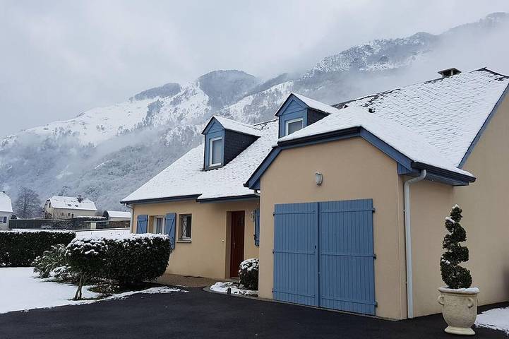 Location de vacances pour 6 personnes, avec terrasse et jardin à Gère-Bélesten