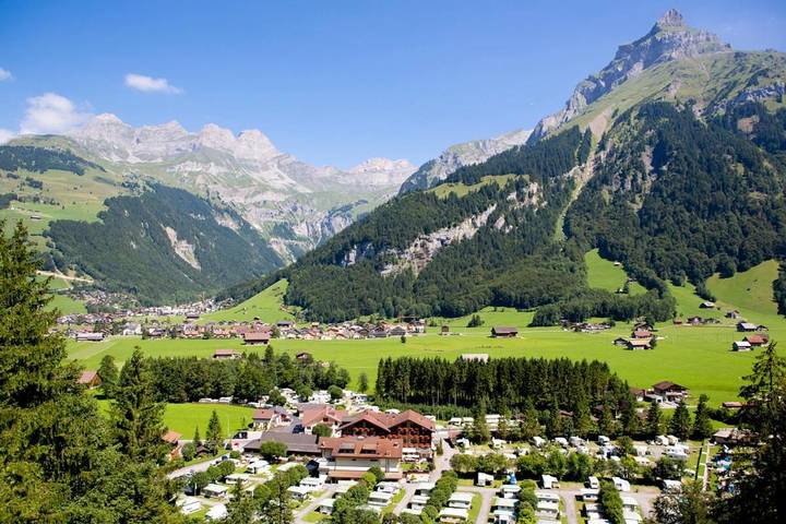 Camping para 6 personas, con Terraza y Jacuzzi además de Piscina para niños y Piscina en Alpes suizos