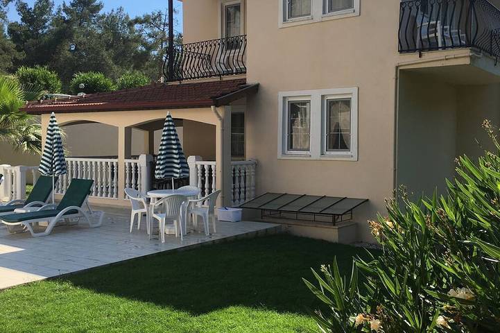 Villa for 10 people, with terrace and garden in Hisaronu