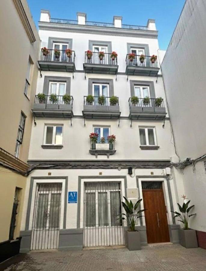 Apartahotel para 3 personas, con terraza en Sevilla