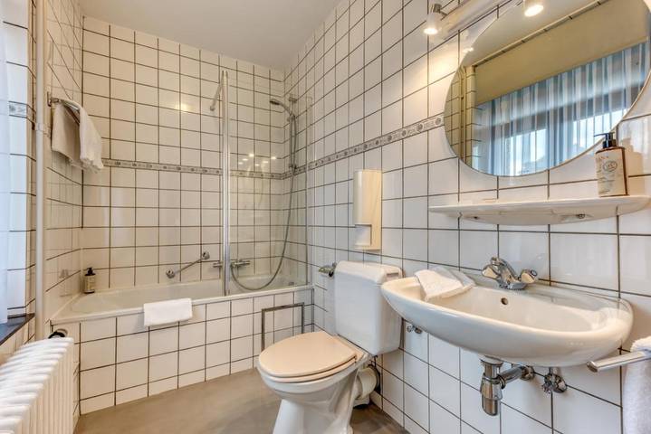 Hôtel pour 4 personnes, avec terrasse et vue à Saint-Hubert - 3