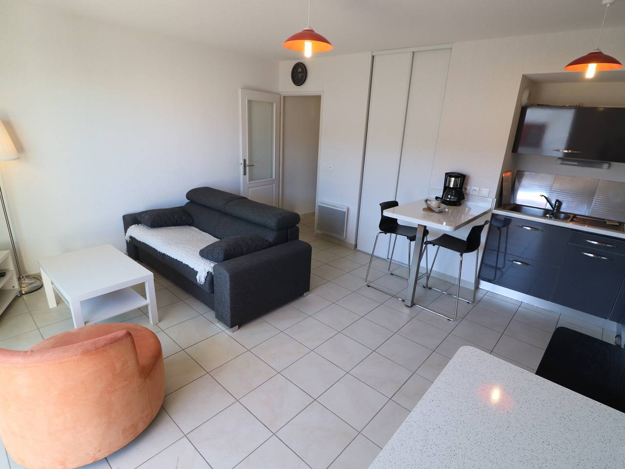Entire apartment, 2-Room Apt in Sète with Terrace and Garage in Sete, Mediterranean Coast (France)