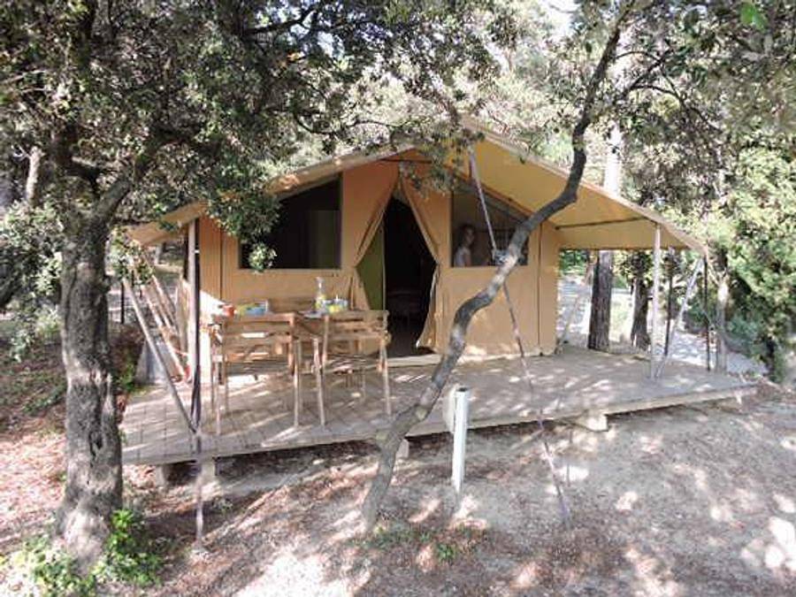 Camping les Terrasses Provençales - Tente en toile et en bois 4 personnes - Tente Lodge Aventure - 2 chambres in Venterol, Région de nyons
