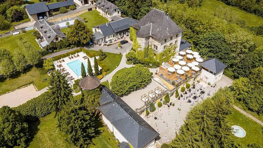 Hôtel pour 2 personnes, avec Terrasse ainsi que Jardin et Piscine à Chambéry