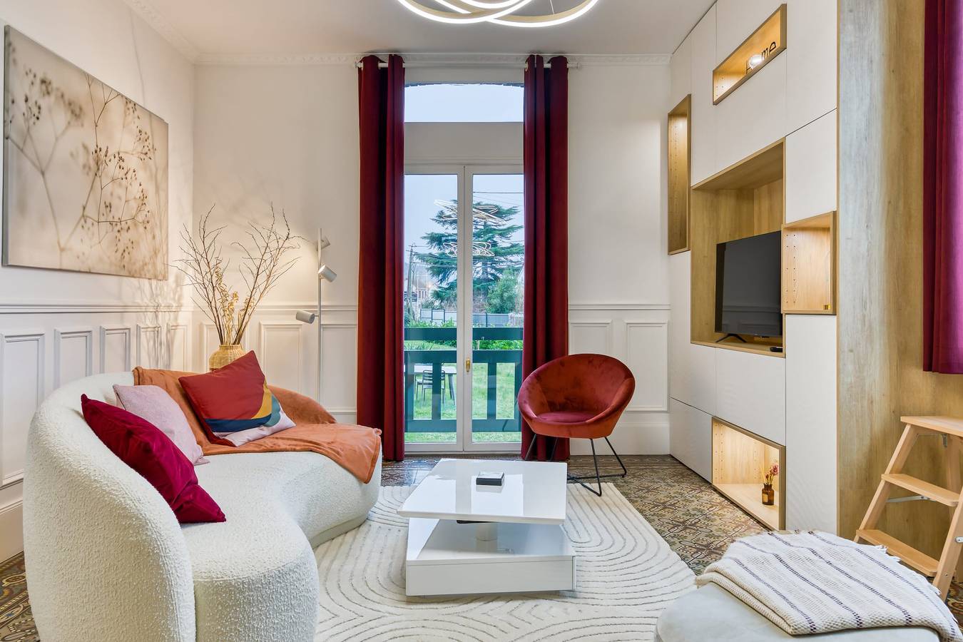 Appartement entier, Rose écrin de charme avec parking terrasse privée et jardin partagé in Grand-Couronne, Région de Rouen