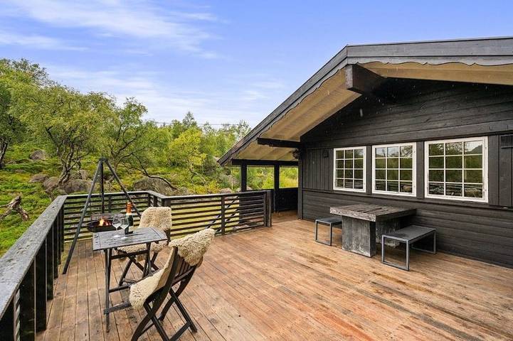 Trehytte for 7 personer, med terrasse og hage, dyr tillatt i Rogaland