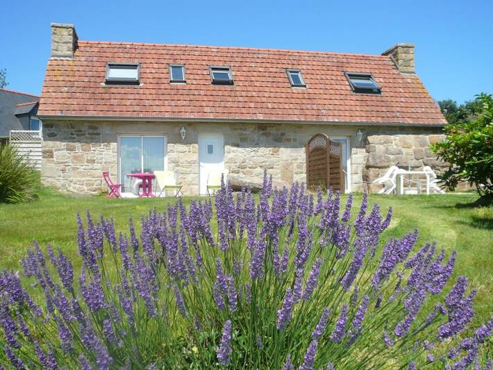 Gîte pour 2 personnes, avec Terrasse ainsi que Jardin et Vue à Pleumeur-Bodou